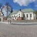Bazyliki kolegiackiej Zwiastowania Najświętszej Maryi Panny w Pułtusku - Widok ogrodzenie oraz fasadę budynku