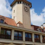 Zamek w Pułtusku - Wieża z Zegarem na tle nieba