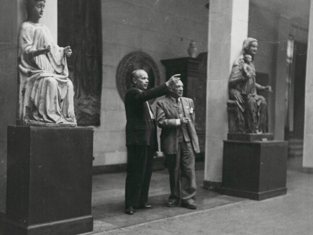 Zdjęcie - Dyrektor Stanisław Lorentz i Pablo Picasso w Muzeum Narodowym