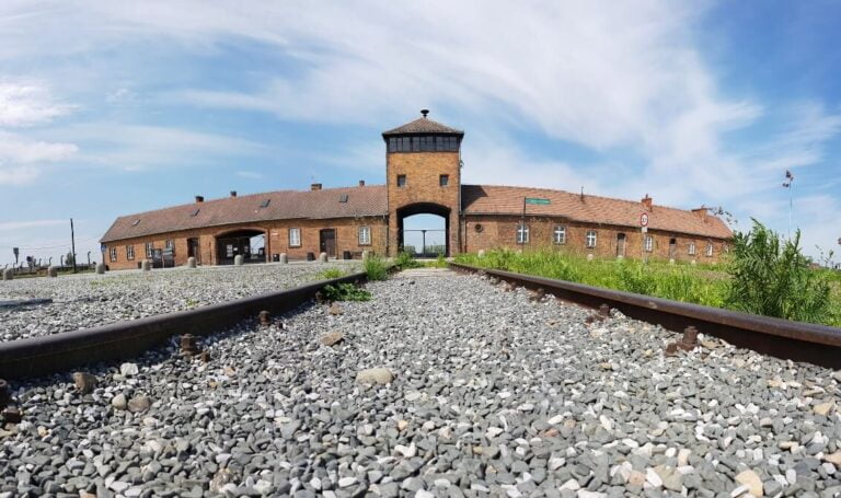 "Brama Śmierci" Auschwitz - widok od strony torów wjazdowych