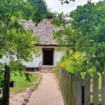 Płot i furtka, wejście do chałupy chłopskiej - Muzeum Wsi Mazowieckiej w Sierpcu
