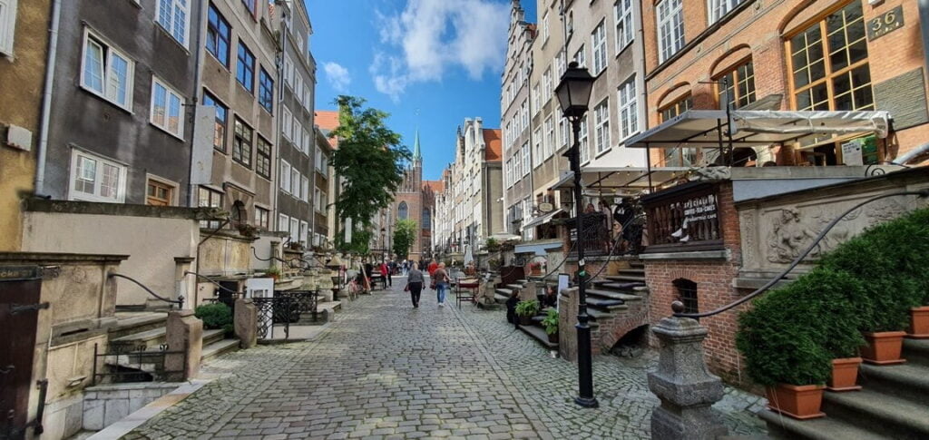 Gdańsk ulica Mariacka widok na całą ulicę