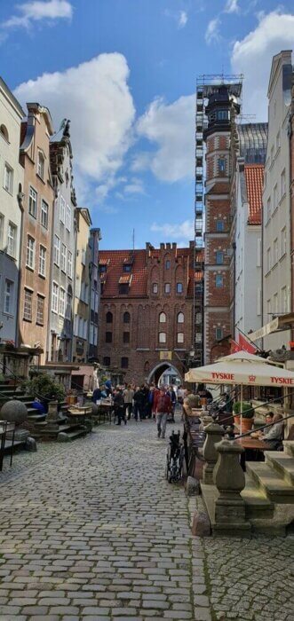Gdańsk ulica Mariacka widok na bramę marjacką