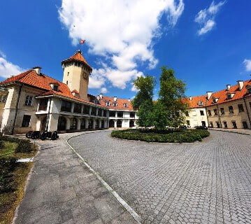 Zamek w Pułtusku widok od strony dziedzińca