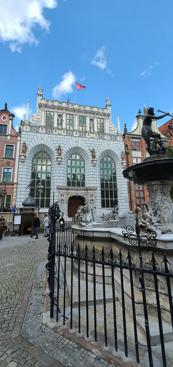 Fontanna Neptuna lewy bok