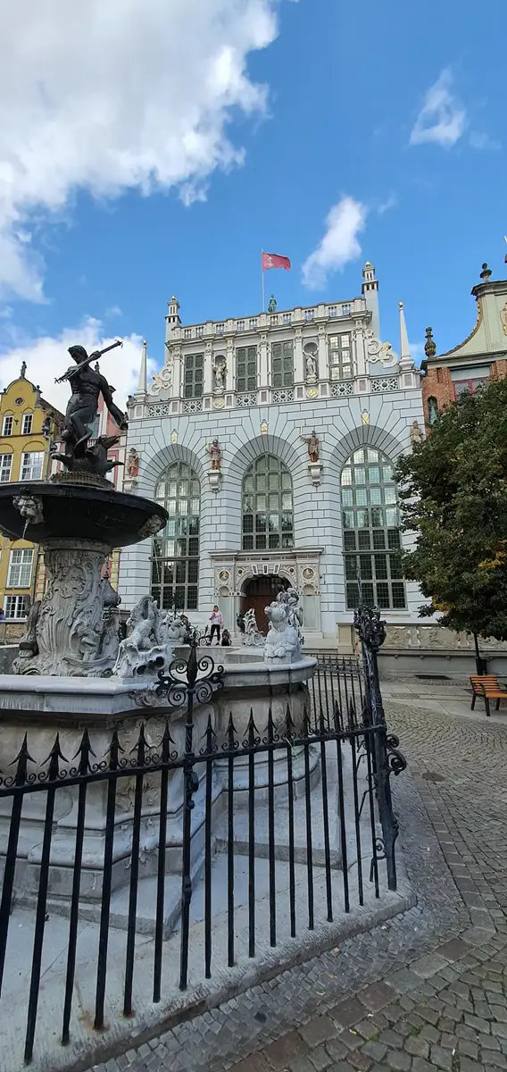 Fontanna neptuna prawy bok